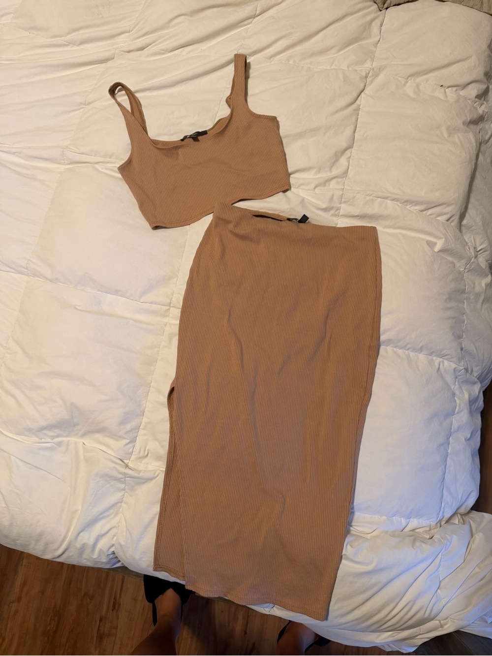 Lulu's Ribbed Midi Skirt set in Camel